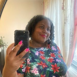 Meet your Posher, Karine.